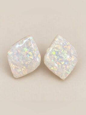 Iridescent White Opalescent Teardrop Stud Earrings retro 80’s